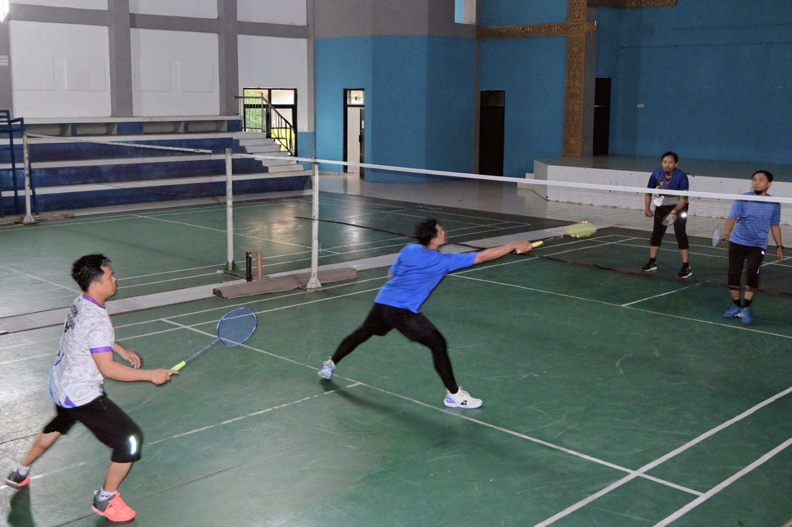 Pertandingan pertama.