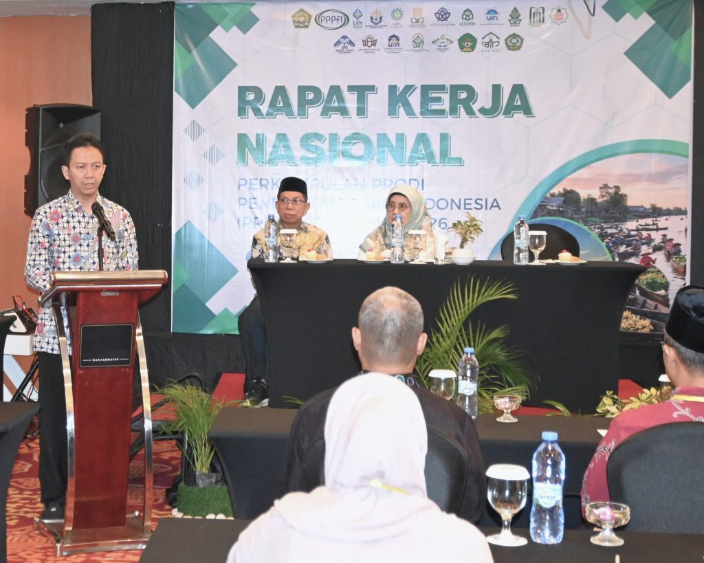 Prof. Dr. Adam Malik, M.Pd. saat memberikan sambutan.