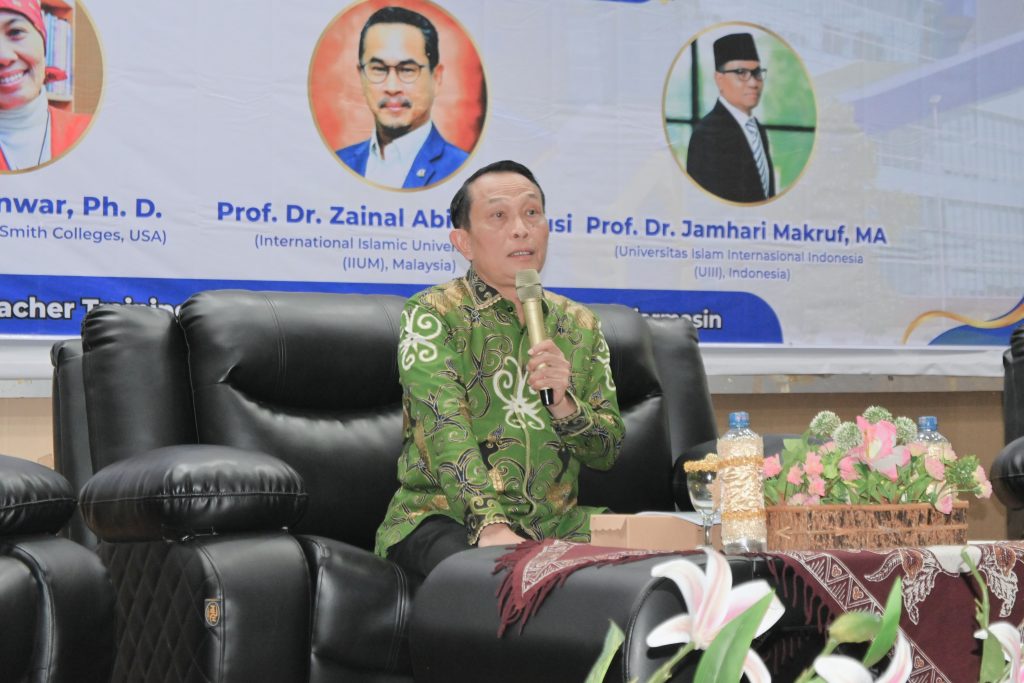 Prof. Dr.Phil. Sahiron Syamsuddin, M.A. saat menjadi narasumber.