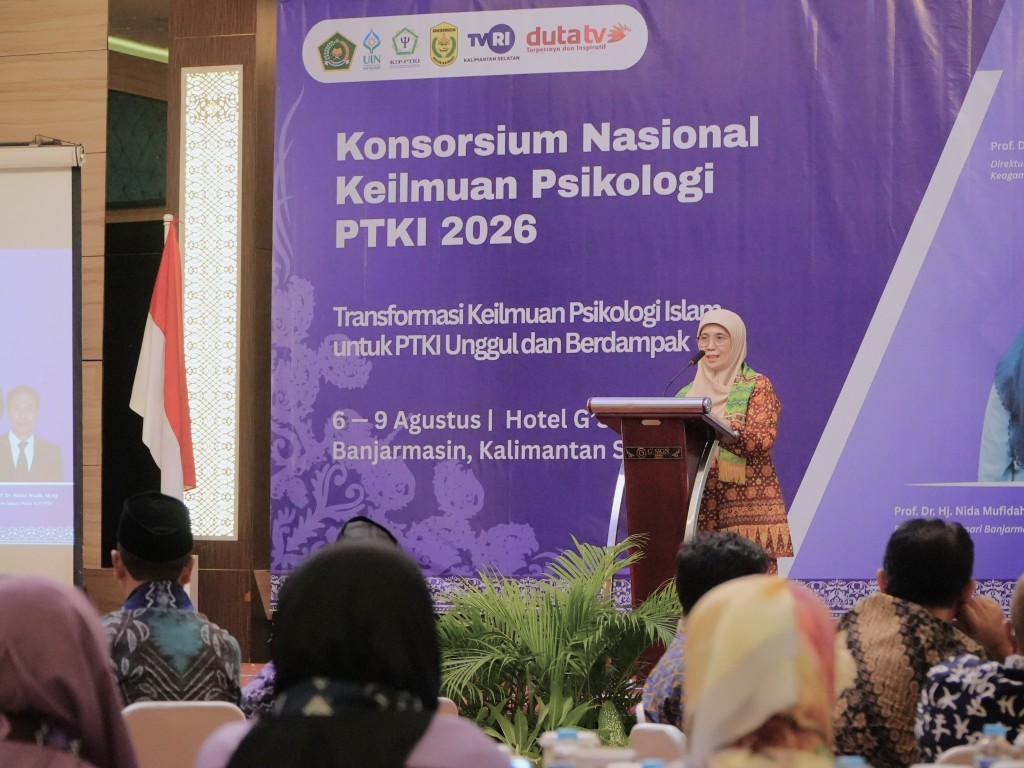 Rektor Prof. Dr. Hj. Nida Mufidah, M.Pd. saat membuka acara.