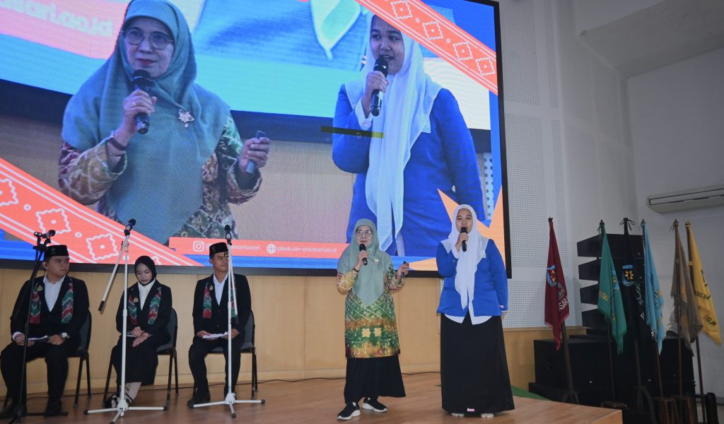 Rektor saat mengajak peserta percaya diri.