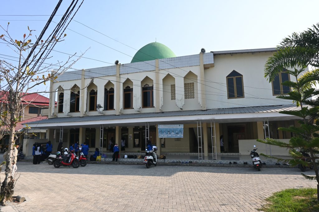 Suasana Masjid Kampus 1 Abdurrahman Ismail.