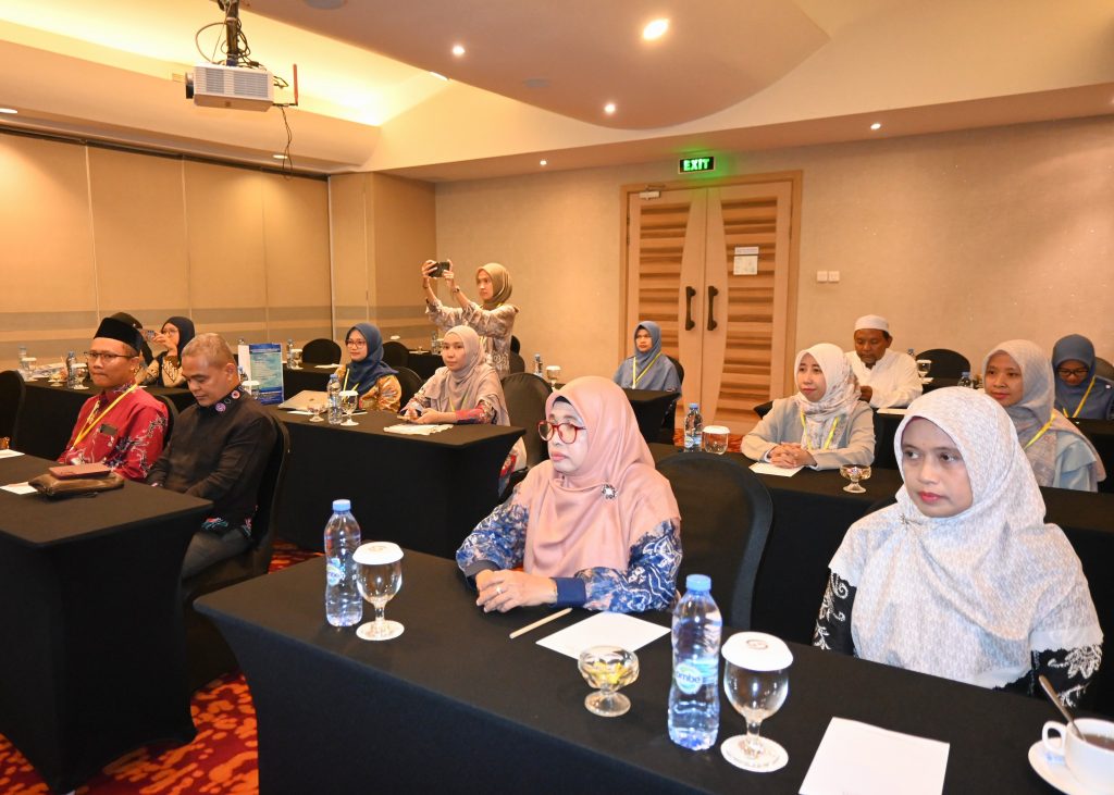 Suasana pembukaan.