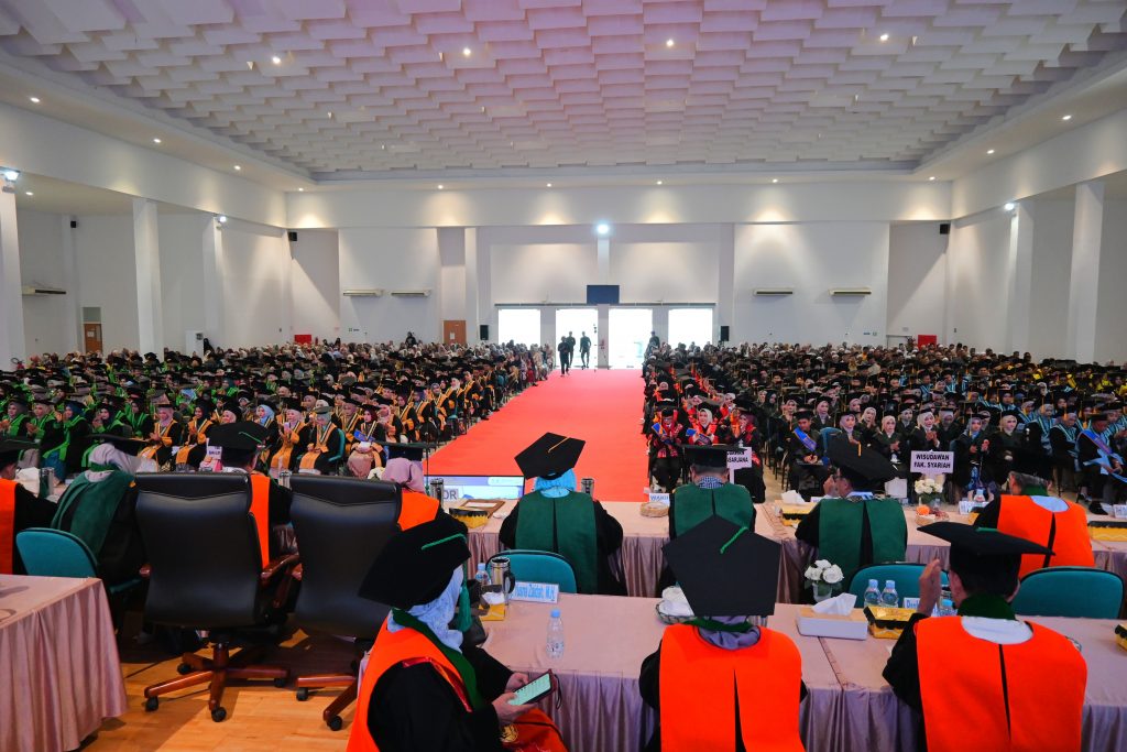Suasana wisuda.