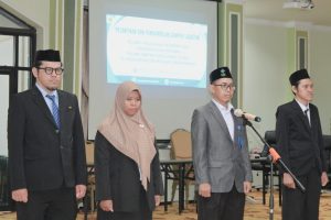 Tiga Pejabat yang dilantik bersama seorang dosen baru ok