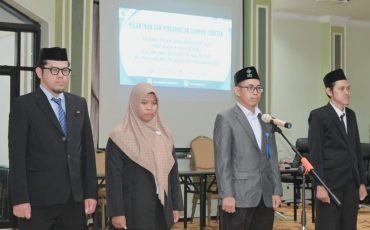 Tiga Pejabat yang dilantik bersama seorang dosen baru ok