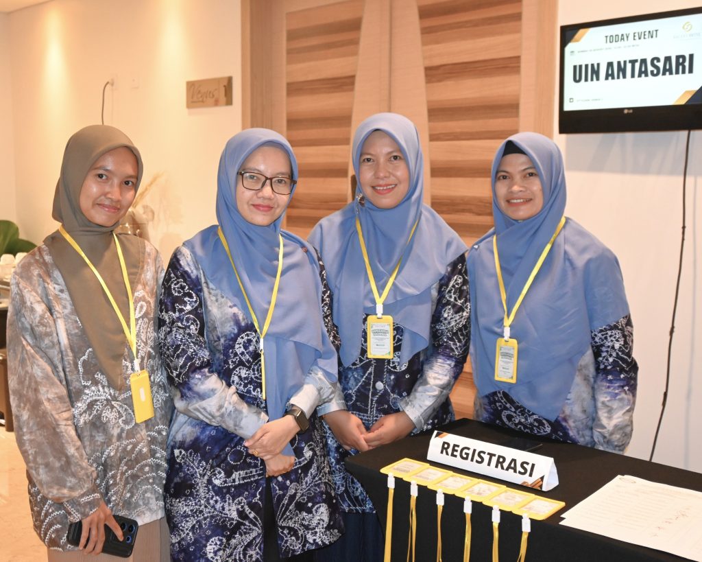 Tim Panitia saat berfoto bersama.