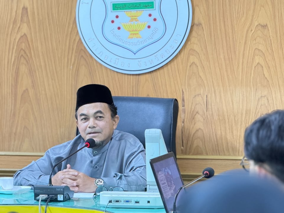 Ustadz Kuding Etae menjelaskan sejarah pondok sejarah Mahad al bi_that