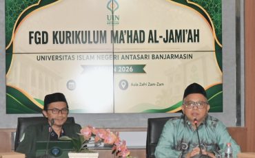 Wakil Rektor Dr. Irfan Noor, M.Hum. saat membukat acara.