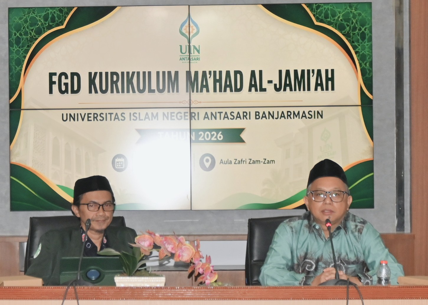 Wakil Rektor Dr. Irfan Noor, M.Hum. saat membukat acara.