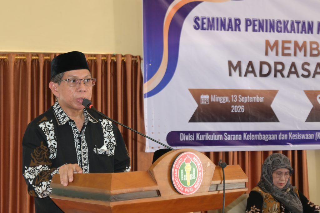 Dr. H. Hamdan, M.Pd. saat memberikan sambutan.
