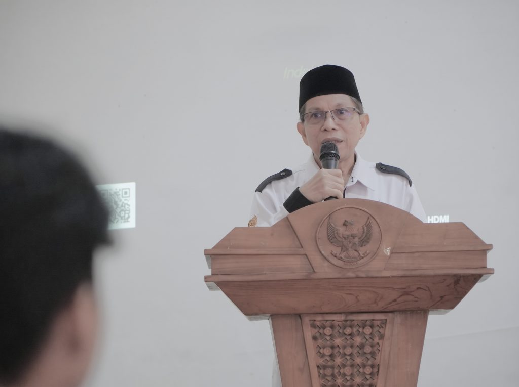 Dr. H. Hamdan, M.Pd. saat membuka acara.