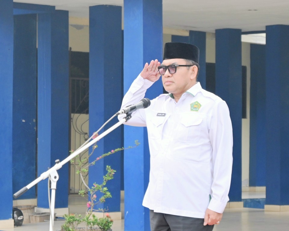 Dr. H. Zainal Ilmi, S.Ag., M.Pd.I. saat menjadi pembina apel, Senin (28092026)