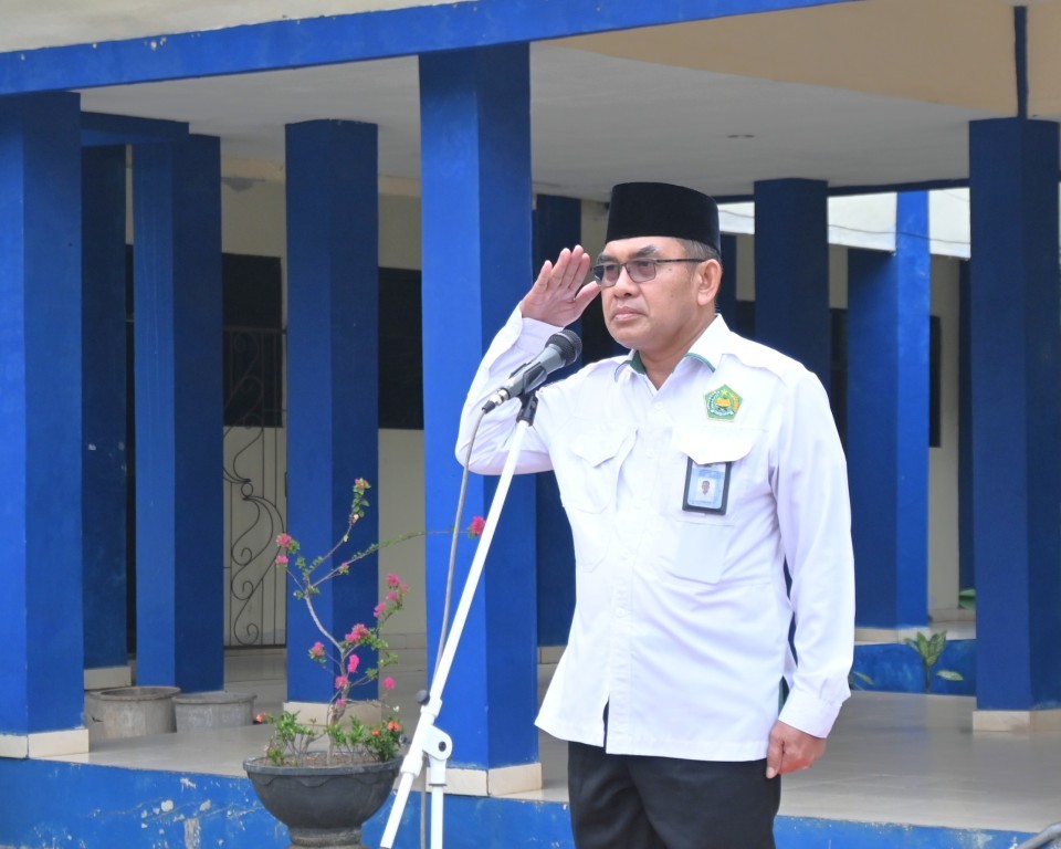Dr. H. Zainal Ilmi, S.Ag., M.Pd.I. saat menjadi pembina apel. 07 September 2026.
