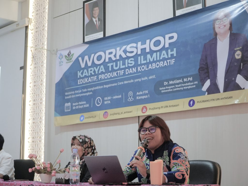 Dr. Mutiani, M.Pd. saat menjadi narasumber.