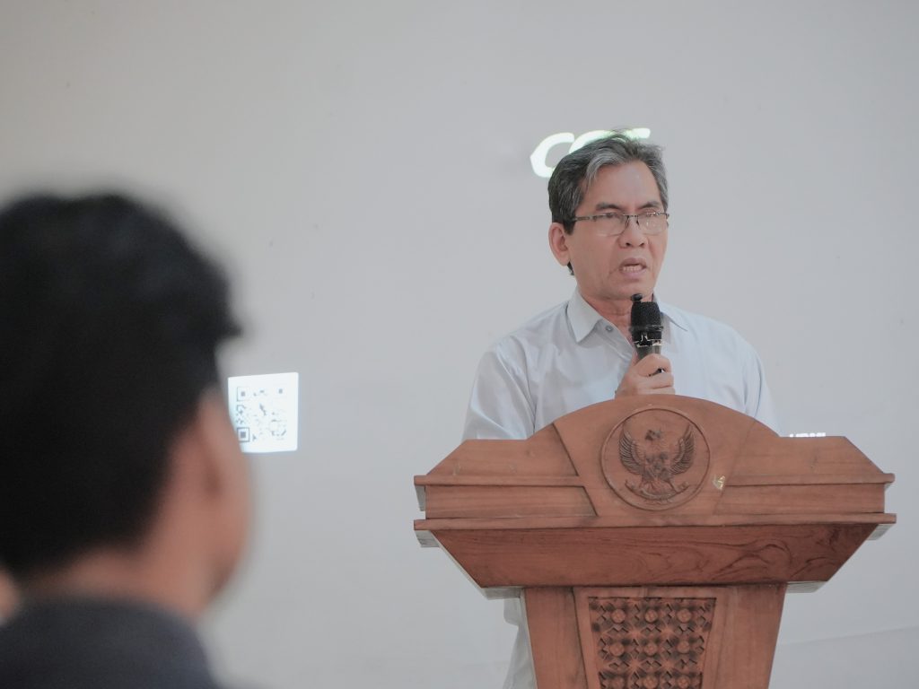 Drs. H. Muhammad Yusuf, M.Fil.I. saat menyampaikan laporan.