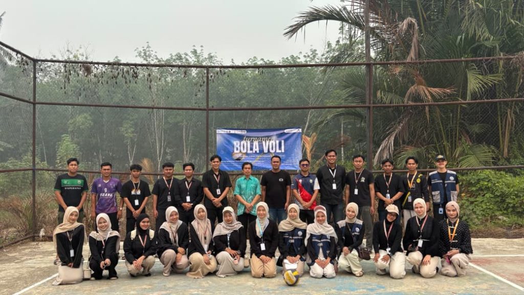 Foto bersama mahasiswa KKN se-Tebing Tinggi.
