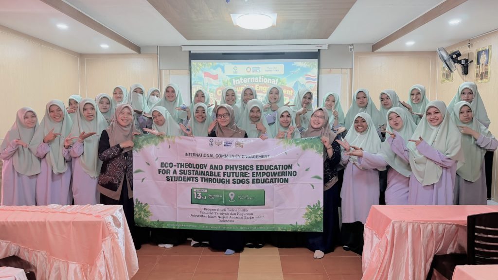 Foto bersama usai acara.