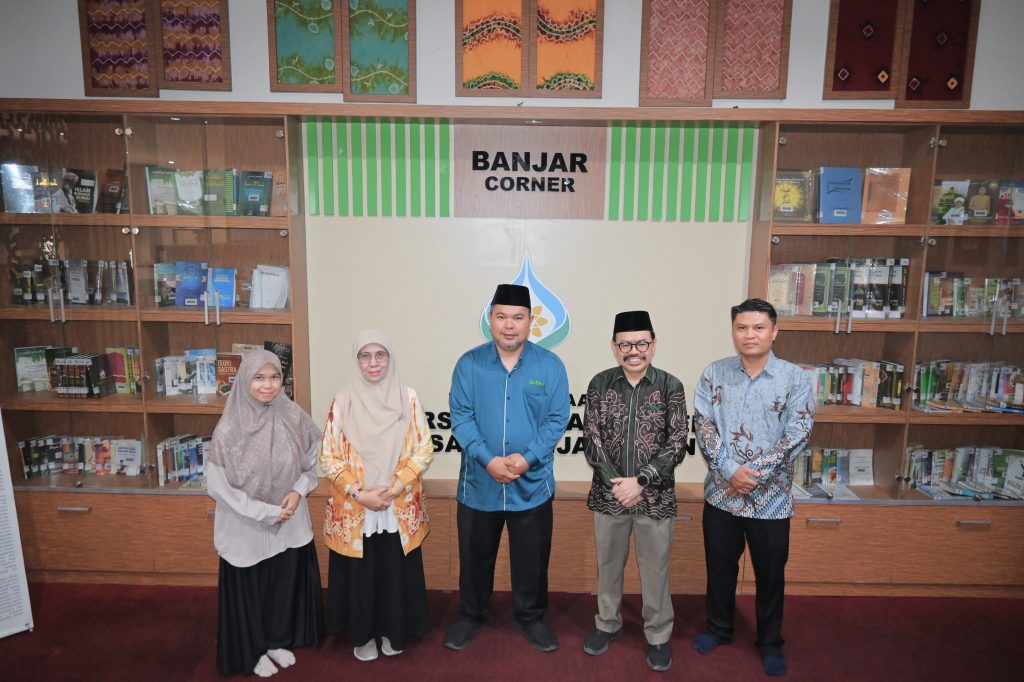 Foto bersama usai kunjungan.