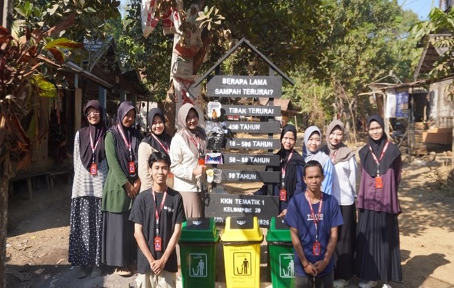 Foto bersama usai pemasangan.