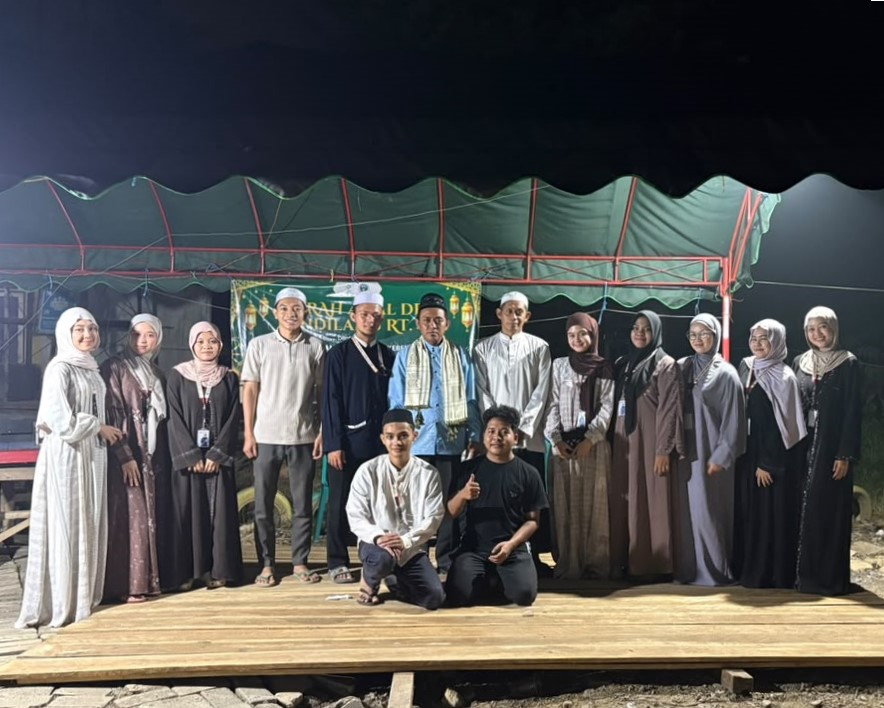 Foto bersama usai saprah amal.