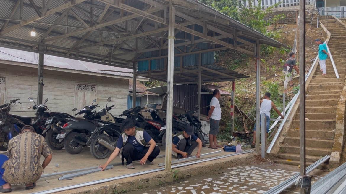 Gotong royong KKN Dusun Kundan.