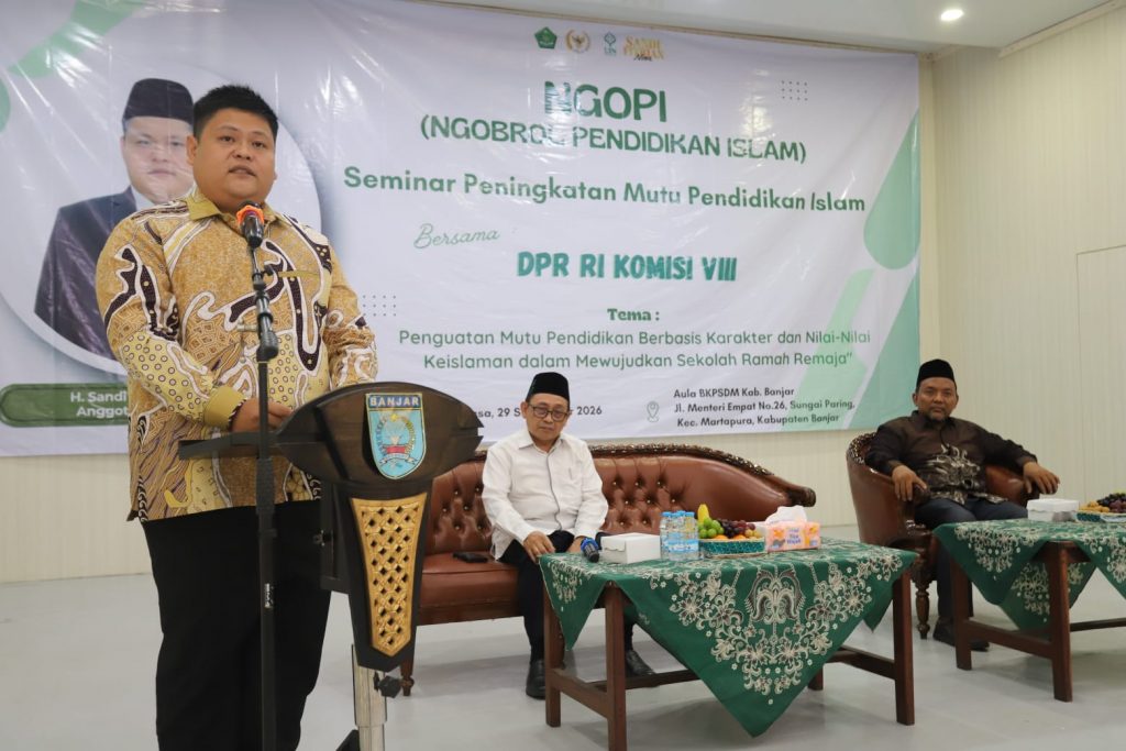 H. Sandi Fitrian Noor, S.T., M.M. saat membuka acara.