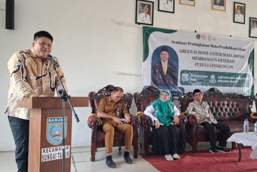 H. Sandi Fitrian Noor, S.T., M.M. saat membuka acara.