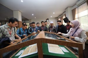 Para mahasiswa baru Pascasarjana saat mengikuti Library Tour 2026. Para mahasiswa baru Pascasarjana saat mengikuti Library Tour 2026.