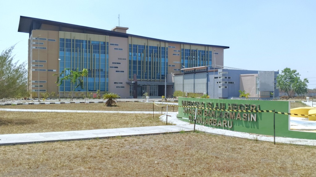 Kondisi kabut asap yang mulai menghilang di kampus 2 UIN Antasari di Banjarbaru, 22 September 2026.