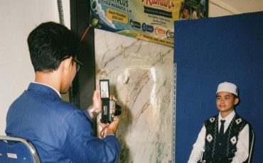 MAHASISWA PKL TERLIBAT DALAM PEMBUATAN ID CARD DAN PRESENSI BERBASIS BARCODE DI SMP PLUS CITRA MADINATUL ILMI.