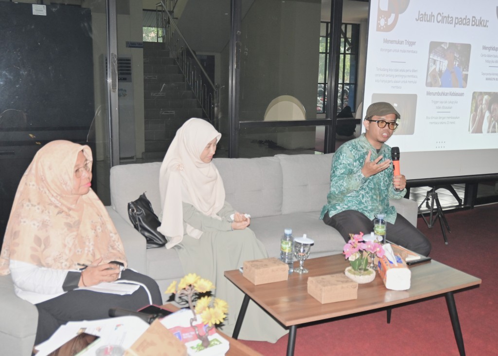 Muhammad Adam Buchori Muslim, S.Pd. saat menjadi narasumber.