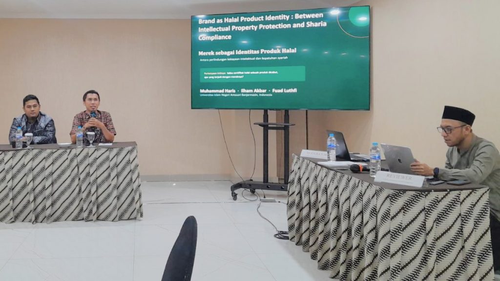 Muhammad Haris, M.Kn. dan Dr. Ilham Akbar, M.Kn. saat presentasi.