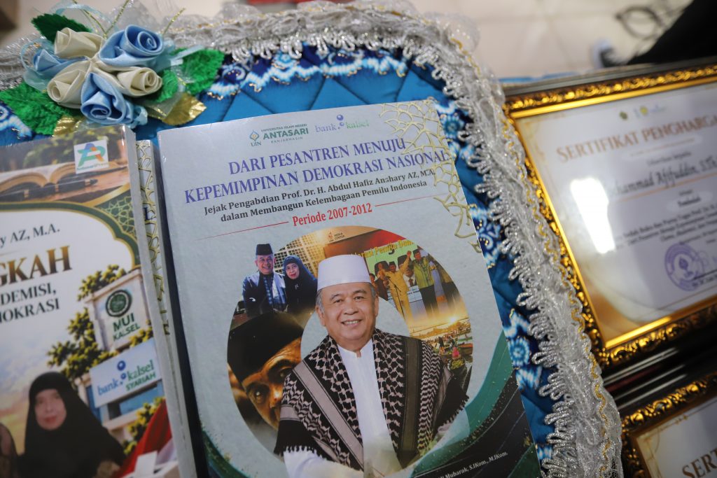 Peluncuran dua buku.