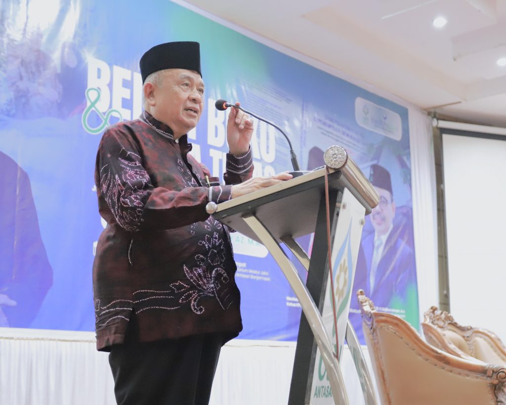 Prof. Dr. H. Abdul Hafiz Anshary AZ., M.A. saat memberikan sambutan.