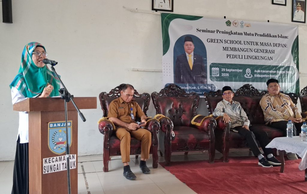 Prof. Dr. Hj. Nida Mufidah, M.Pd. saat memberikan sambutan.