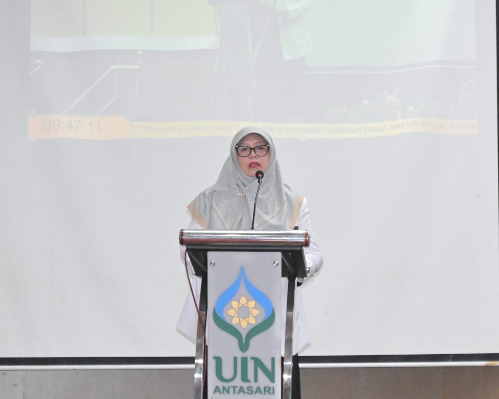 Prof. Dr. Hj. Wahidah, M.H.I. saat membuka acara.