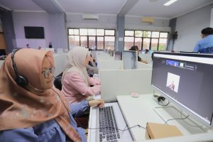 Suasana diskusi secara daring. Suasana diskusi secara daring.