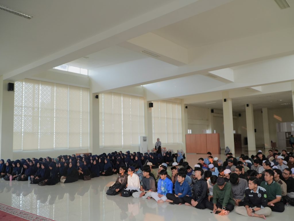 Suasana pembukaan.