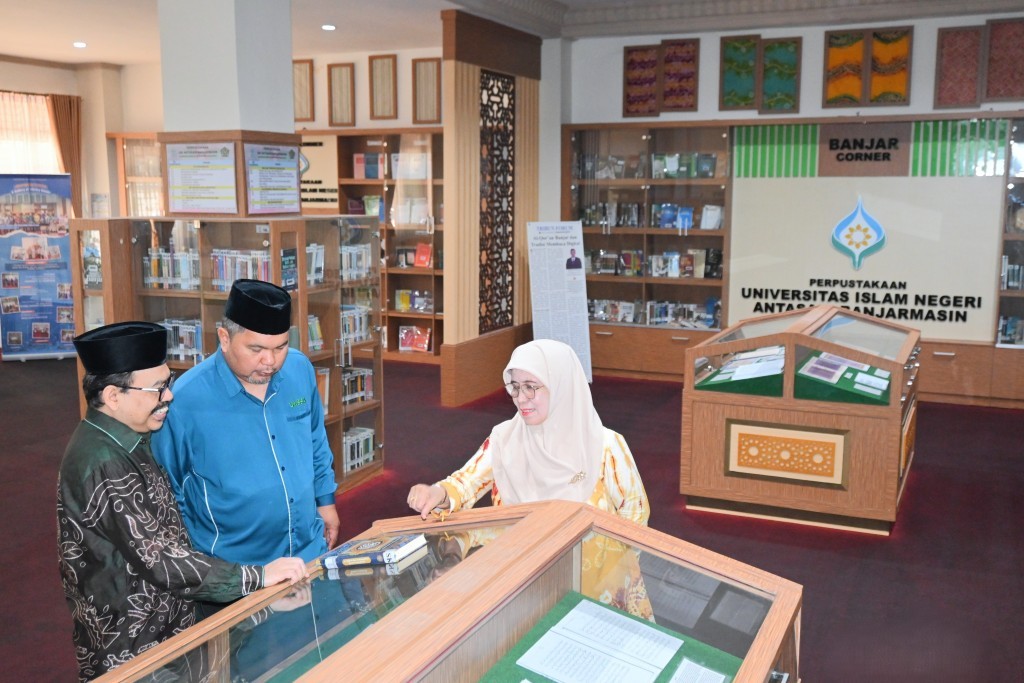 Tamu dari UNISSA Brunei saat berkunjung ke Banjar Corner UIN Antasari.