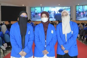 Tiga mahasiswi Thailand saat bersiap mengikuti KKN di Kalsel. Tiga mahasiswi Thailand saat bersiap mengikuti KKN di Kalsel.