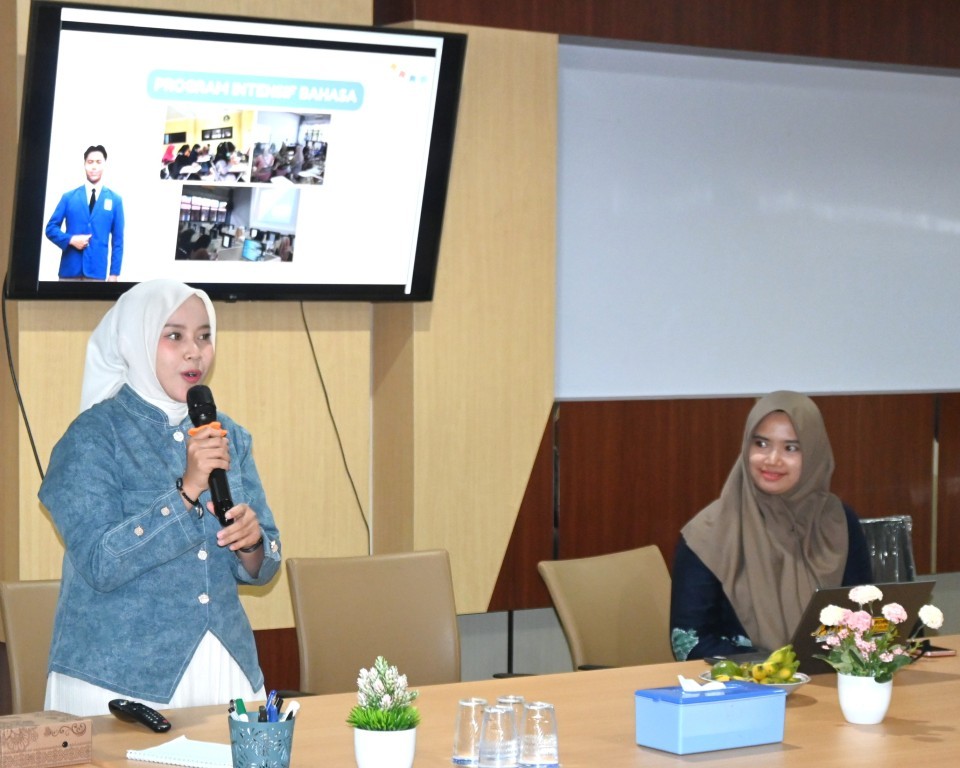 Tim PMB saat mempromosikan UIN Antasari.