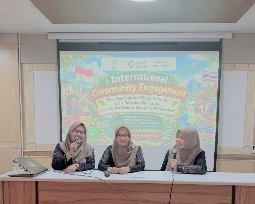 Trio dosen Prodi Tadris Fisika saat melakukan pengabdian.