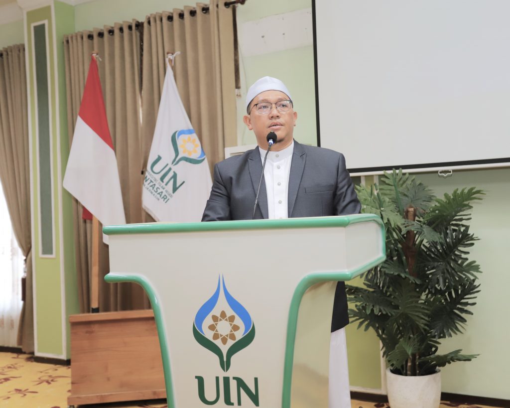Ust. Asep Deni, M.Pd. saat memberikan sambutan.