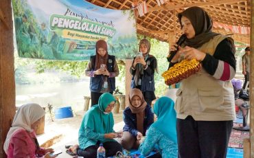 Workshop Pengolahan Sampah oleh Mahasiswa KKN Desa Batu Tunggal.