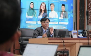 Assoc. Prof. Dr. Muhammad Roil Bilad, Ph.D. saat memaparkan materi.