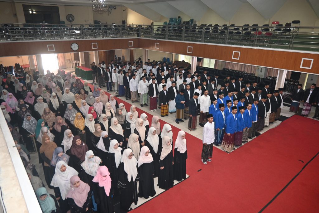 Auditorium dipadati peserta.