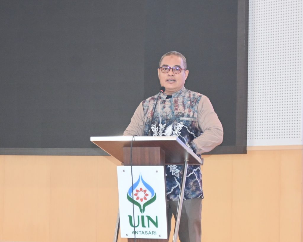 Dr. H. Ahmad Salabi, S.Ag., M.Pd. saat menyampaikan laporan.