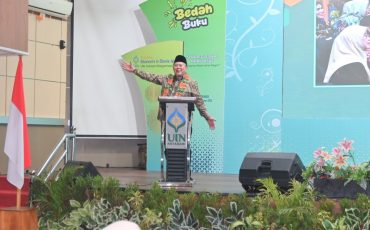 Dr. H. Cucun Ahmad Syamsurijal, S.Ag., M.A.P. saat memaparkan materinya.