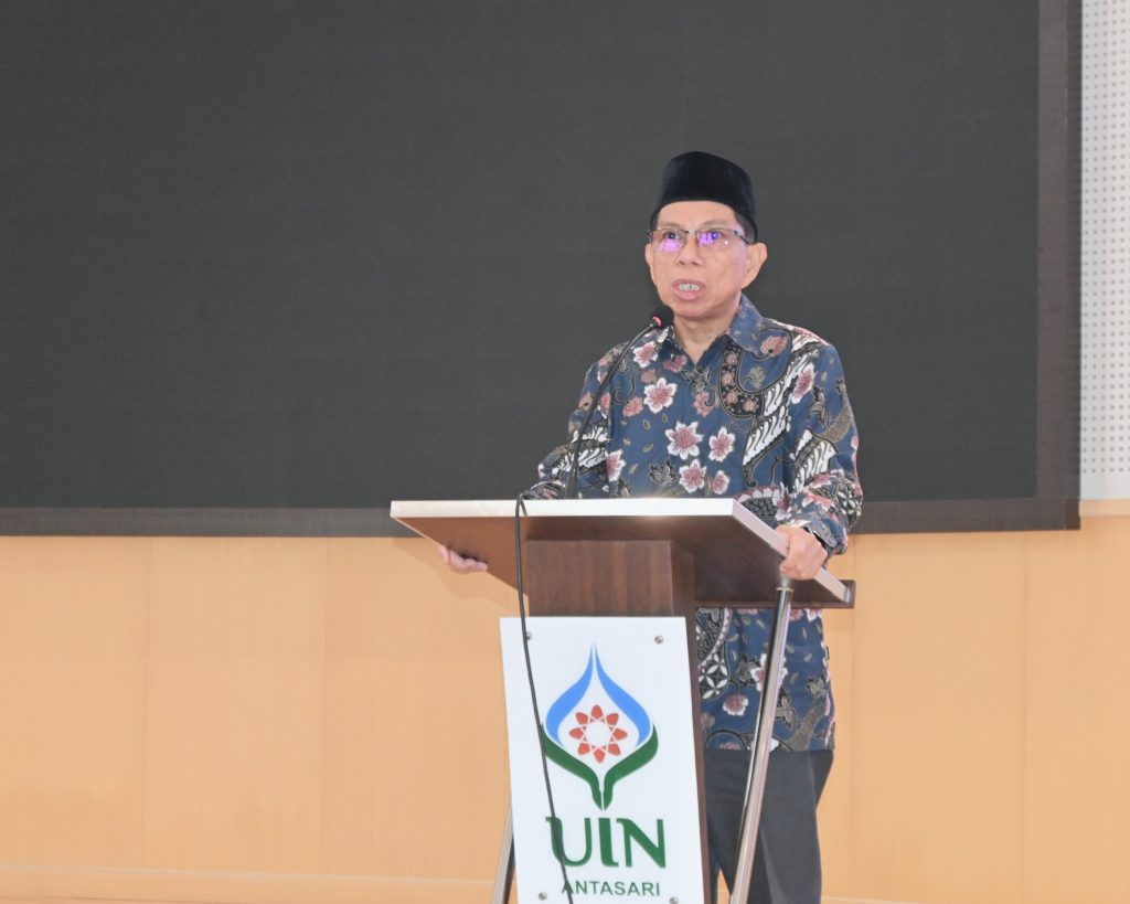 Dr. H. Hamdan, M.Pd. saat membuka acara.